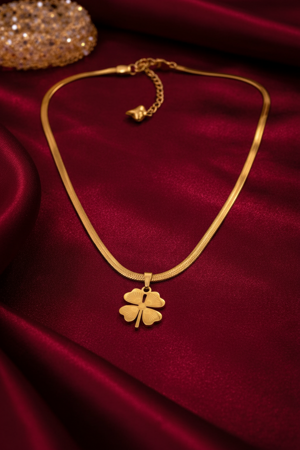 Elara Clover Necklace
